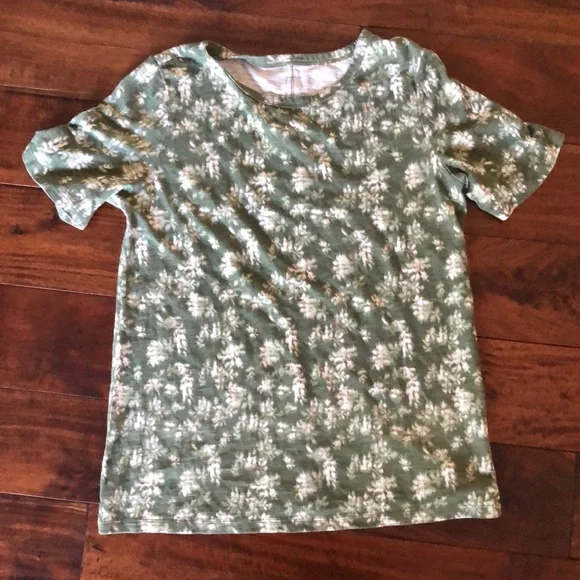 Banana Republic | women’s Malibu tee green and white floral - Picture 2 of 8